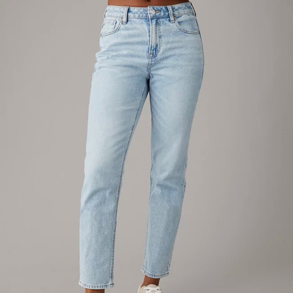 AE High Waist Mom Jeans (Size 4)